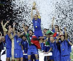 La vittoria della nazionale italiana ai mondiali 2006 di germania è stata un'impresa epica. 9 Luglio 2006 Il Cielo E Azzurro Sopra Berlino L Italia Trionfa Ai Mondiali Corriere It