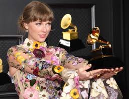 Pop star taylor swift is to become the first female winner of the global icon award at the brits on tuesday. Grammys 2021 Taylor Swift Billie Eilish Und Beyonce Sind Die Gewinner Stern De