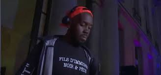 Pour la première fois dans l'histoire de l'élysée, emmanuel macron a ouvert au grand public le palais présidentielpour la fête de la musique en accueillant des artistes branchés de la scène électro. Soiree De Debauche Homosexuelle Et Africaine A L Elysee Pour La Fete De La Musique Contre Info
