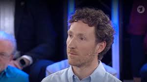 Louis Klamroth in ARD Arena: Wer 70.000 Euro im Jahr kriegt, ist reich