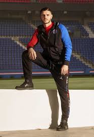 Constructed with a bordeaux base, this stadium third kit is designed purely for fans and is a replica of the one worn by psg players on matchdays, meaning you'll get the same look as your favourite players while. Psg X Jordan Launch Collaborative 19 20 Fourth Shirt Soccerbible