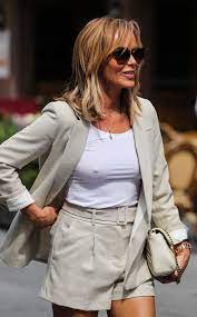 Find out 15+ facts of amanda holden früher they missed to share you. 2021 Amanda Holden Strahlt Glamour Aus Als Sie Beim Verlassen Der Arbeit In Einem Cremefarbenen Kurzanzug Ein Atemberaubendes Display Zeigt Gettotext Com