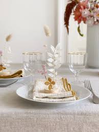 We've listed four steps below on how to arrange flowers into the perfect bouquet. Diy Idea Dried Flowers Inspired By Ikebana Decor8