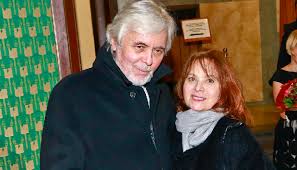 Není jen hercem, protože v jeho odkazu lze najít i několik písní. 40 Let Od Natoceni Filmu Vrchni Prchni Libuska Safrankova Prozradila Jak Se Ji Hraje S Manzelem Zivot Vcesku Cz