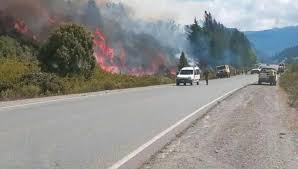 A veces, estos frentes vienen con formaciones eléctricas y nos dan un dolor de cabeza. Incendio En El Bolson Ya Consumio 8 000 Hectareas Y Cortaron La Ruta 40 Adnsur Agencia De Noticias De Comodoro Rivadavia Y Chubut