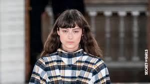 26classic in curtain bangs 70's. Trendy Pony Bangs 70s Fringe Is Back In 2021 Secret Of Girls