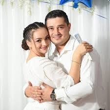 Luciana vaduva niciodata n am stiut. Luciana Spinu Primul Mesaj Dupa Ce A Anuntat Ca Sotul Sau A Plecat La Ingeri Nu Pot Nici Acum Sa Cred Ca Trebuie Sa Fac Asemena Postare Traiesc Un Cosmar Cand