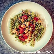 Una volta cotta scolatela e versatela nella padella con il condimento preparato: Fusilli Con Pesce Spada E Pesto Di Pistacchi Il Gusto Di Andre