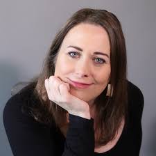 Laura Mascaro's Instagram, Twitter & Facebook