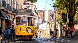 So gibt es beispielsweise das teatro do bairro (stadtteiltheater) und ein weiteres. Lissabon Wie Anwohner Gegen Die Verdrangung Durch Touristen Kampfen Stern De