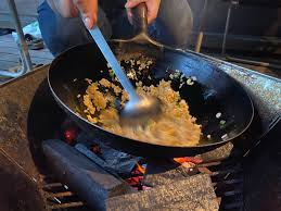 圧倒的火力 炭火で 焼き飯 を作ろうとしたら 完全なる お店のチャーハン が完成してしまった