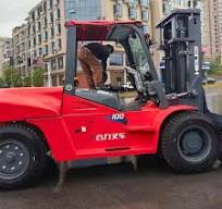 High Quality Heavy-Duty Diesel Forklift with Stage Mast and Solid Tire for Construction Site 3.5Ton Load Capacity
