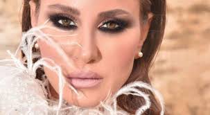 كما نالت اطلالة ديمة انتقادات عدة في التعليقات الممثلة ديما قندلفت من مواليد عام 1979، وكانت قد درست في كلية الاقتصاد، والتحقت بالمعهد العالي للفنون المسرحية في دمشق. Ø§Ù„ÙÙ†Ø§Ù†Ø© Ø¯ÙŠÙ…Ø© Ù‚Ù†Ø¯Ù„ÙØª Ø¨Ø¥Ø·Ù„Ø§Ù„Ø© Ø£Ù†ÙŠÙ‚Ø© ÙˆØ¬Ø±ÙŠØ¦Ø© ØµÙˆØ± Ù…ÙˆÙ‚Ø¹ Ù…Ø±Ø§Ø³Ù„ÙˆÙ†