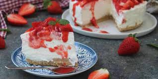 Gateau Frigidaire Aux Yaourt Et Fraises Rapide Et Sans Cuisson Preparation 15 Minutes En 2020 Gateau Sans Cuisson Gateau Fraise Cheesecake Aux Fraises Sans Cuisson