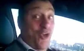 Imprudencia Al Volante El Video Viral En El Que Claudio El Turco Garcia Baila Canta Y Se Rie Mientras Maneja Infoveloz Com