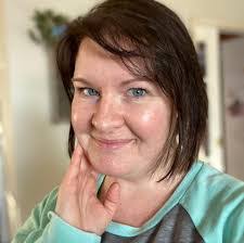 Kari Dupont's Instagram, Twitter & Facebook