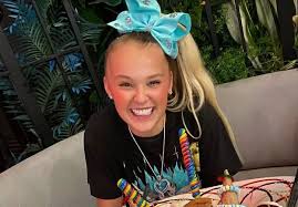 Jojo's card game asked kids whether they've ever walked in on someone naked, gotten arrested, or gone outside without underwear. jojo siwa has issued an apology on her social media pages, after a really inappropriate board game she was selling caused a major controversy on tiktok. Jojo Siwa Apologises After Parents Hit Out At Her Inappropriate Board Game Kiss