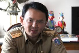 Sekolah menengah atas negeri unggulan mohammad husni thamrin atau dikenal juga dengan nama smanu mht adalah salah satu dari sma negeri di dki jakarta. Sekolah Unggulan Thamrin Kronis H