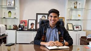 Beliau juga ialah ahli parlimen muar dan ketua armada bagi parti pribumi bersatu malaysia sehingga pemecatan beliau pada tahun 2020. M Sian Minister Syed Saddiq Trash Talked With His S Porean Dad Over S Pore M Sia Football Matches Mothership Sg News From Singapore Asia And Around The World