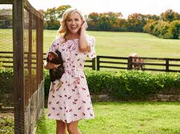 Reese Witherspoon Wears The Draper James Foxy Ruffle Trim Dress One Of The New August Arrivals Fashion Cute Fashion Fashion Tips For Women