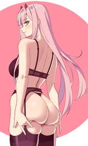 Zero Two holding up her dump