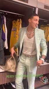 Jun 08, 2021 · kyle is a basketball player and he is like, 6ft11in or 6ft10in or something,' she said. Thescore Lakers Players Roast Kyle Kuzma S Outfit Facebook