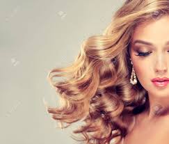Wählen sie sich ihre passende frisur aus, um zur jeweiligen detailseite zu gelangen Schone Blonde Madchen Haar Mit Einem Eleganten Frisur Gewelltes Haar Lockige Frisur Lange Schone Wimpern Und Grosse Ohrringe Lizenzfreie Fotos Bilder Und Stock Fotografie Image 58420511