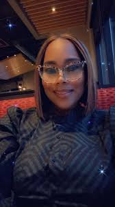 Why 𝙏𝙚𝙖𝙘𝙝𝙚𝙧𝙨 𝘿𝙤𝙣'𝙩 𝙎𝙢𝙞𝙡𝙚 As educators, we often hear the  advice to wear a warm smile for our students and their parents. It's a  well-intentioned suggestion, but it raises a very important