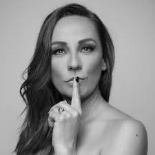 Aug 05, 2021 · consuelo duval, famosa conductora y comediante, lanzó fuertes declaraciones en contra de karla panini, quien fue compañera de karla luna y que se involucró con el marido de ésta américo garza. Consuelo Duval Facebook