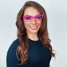 Katie Linendoll's Instagram, Twitter & Facebook