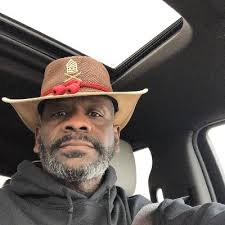 Derrick Lyons (@d2derrick)