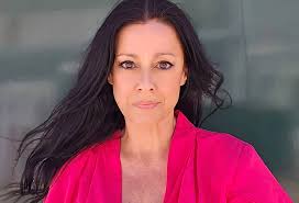 Sarasota performer launches her own theater company