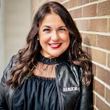 Are there any lakes or pools around Wayne area that do not require  membership?