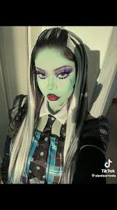 Agatha Leone (agathaleone)