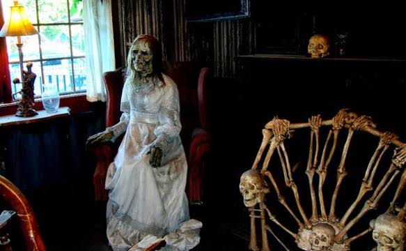 The Houses October Built (Movie Review) - Cryptic Rock