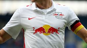 Das beinhaltet trikots, die auf kundenwunsch mit. Geld Im Fussball Fans Wollen Keine Vereine Aus Der Retorte Archiv