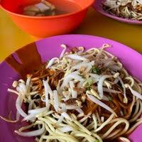 There kueyteow curries, soups and also kueyteow kueyteow vermicelli soy sauce aside. Mee Kari Hj Daud Mat Jasak Asian Restaurant In Ipoh
