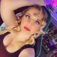 Minnie Capehart's Instagram, Twitter & Facebook