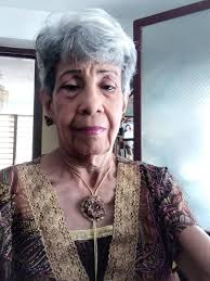 Una de las divas de la Estomatología Santiaguera, Dra. Esperanza León,  graduada en 1970, servicio rural en Guamá, incorporada a la docencia en  1972, impartiendo las entonces asignaturas de: Operatoria clínica,  Operatoria