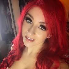 Tabitha Lyons (@Artyfakes)