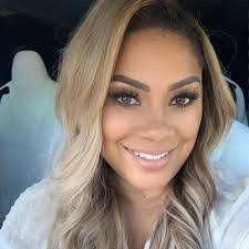 Tara Elam's Instagram, Twitter & Facebook