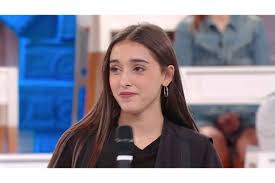 Vince per la categoria di ballo, la giovanissima e solare 18enne, talento che fin da subito ha dato prova di saper affrontare a testa alta il palcoscenico. Amici 2021 Giulia Stabile Bullizzata Dicevano Fosse Brutta E Poco Intelligente Donnapop