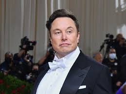 Elon Musk's relationship with Twitter is turning into a messy break-up : NPR