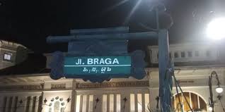 Apart from its rich and long ecclesiastical history and numerous churches. Mengintip Sejarah Jalan Braga Bandung Kiblat Wisata Kaum Muda Sejak Zaman Kolonial Merdeka Com