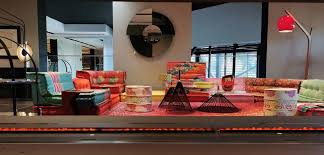 Pour trouver un meuble roche bobois d occasion rien de plus simple il suffit de se connecter sur la plateforme et naviguer entre les différents vide appartements en ligne sur le site. Roche Bobois Showroom Bordeaux Merignac 33700