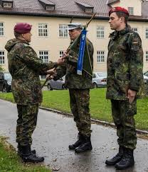 Die angehenden gebirgsjäger starten heute ihre fordernde bevor es in die ausbildung geht, erhalten alle rekruten ihre uniform. Gebirgsjager Ubernimmt Das Die Bundeswehr In Bayern Facebook
