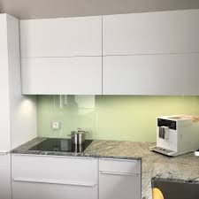 9 Qm Kuche Mit Unterschiedlichen Arbeitshohen Fertiggestellte Kuchen Kuche Kuchenprodukte Kuchendesign Modern