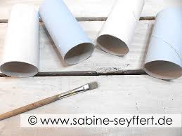 Das kleine küken mit kindern zu ostern basteln. Diy Bastelidee Upcycling Fur Kinder Winterliche Schneeflocken Eiskristalle Aus Klorollen Blog Sabine Seyffert