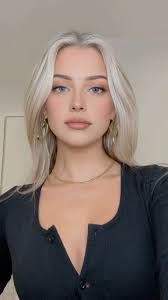 Karina Anderson's Instagram, Twitter & Facebook