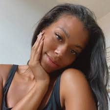 Shelby Hyde's Instagram, Twitter & Facebook